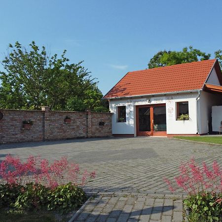 Hotel Fuezesi Papa Vendeghaza Harta Exterior foto